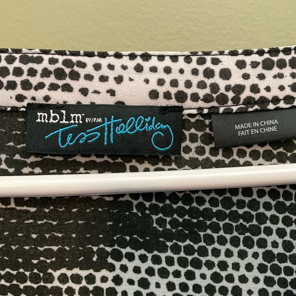 Mblm 6V Tess Holliday black and white blouse. - Picture 2 of 8